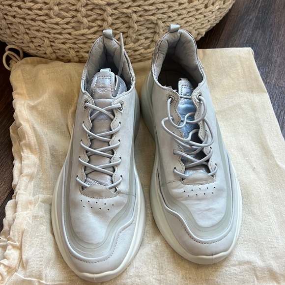 Ecco Sneaker - Picture 2 of 7